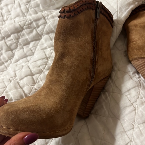 Frye Madeline Trim Short Bootie Worn Twice Size 9 - Picture 3 of 6